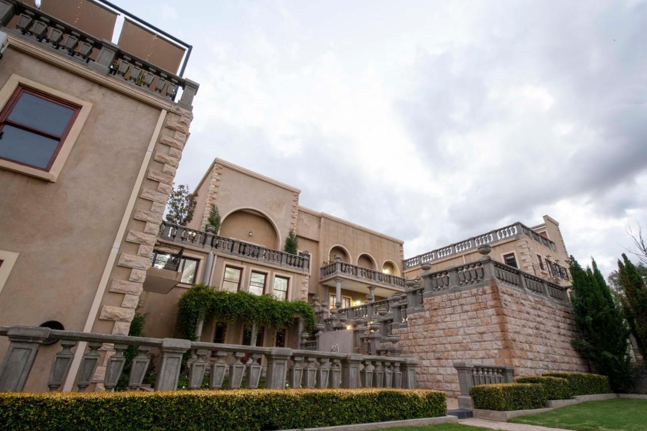 ホテル Il Castello クラレンス エクステリア 写真
